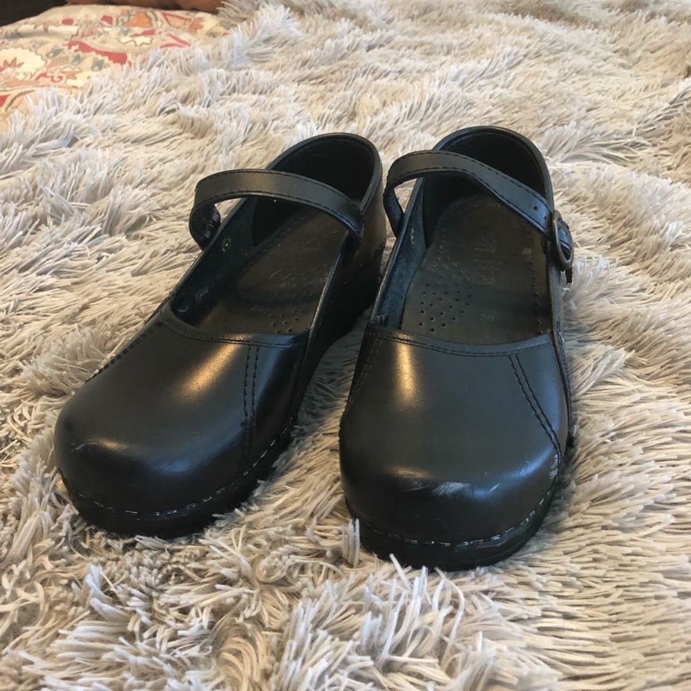 Black Dansko Sanita clogs